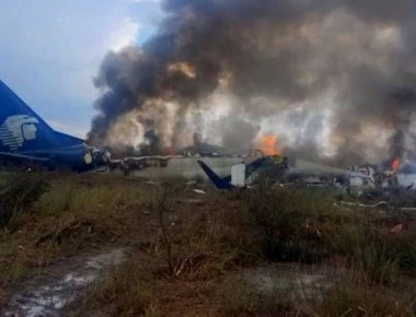 Θαύμα στο Μεξικό: Συνετρίβη αεροσκάφος με 101 άτομα επιβάτες και πλήρωμα και σώθηκαν όλοι! (βίντεο)